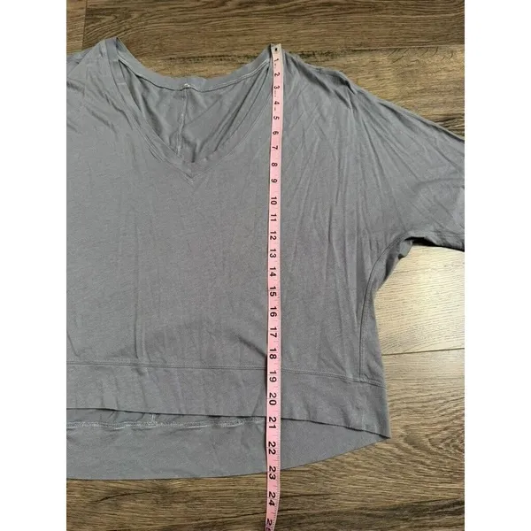 EUC LULULEMON Ambleside V Shirt Top Athletic Gym Deep V Grey oversized size 6‎ - Image 3