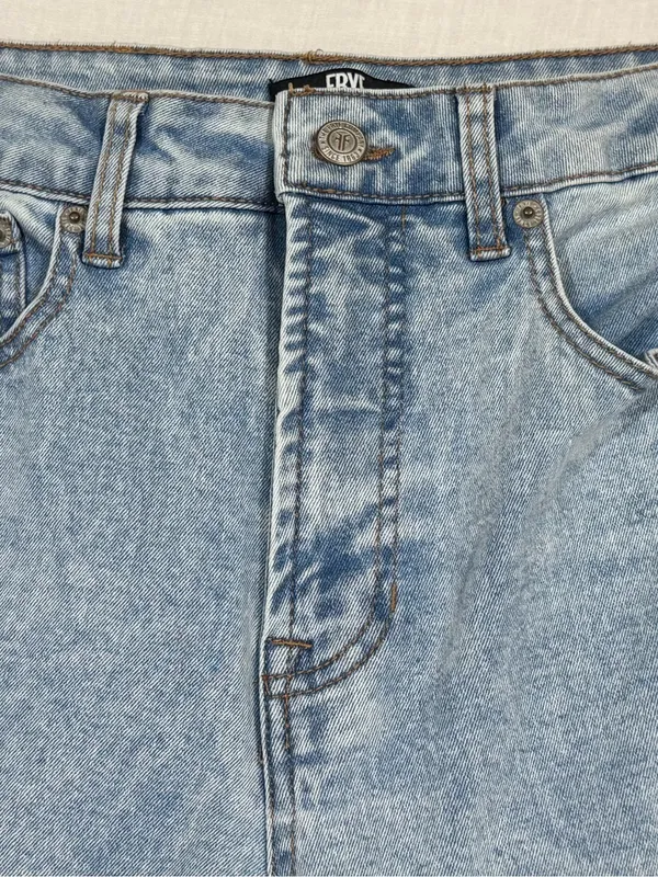 Frye Straight Leg High Rise Denim Jeans Women’s Size 6/28 Light Wash Blue - Image 9