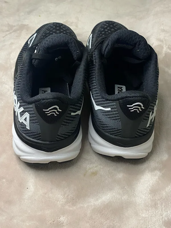 Hoka one one Clifton 9 sneakers shoes women size 6.5 - Image 3