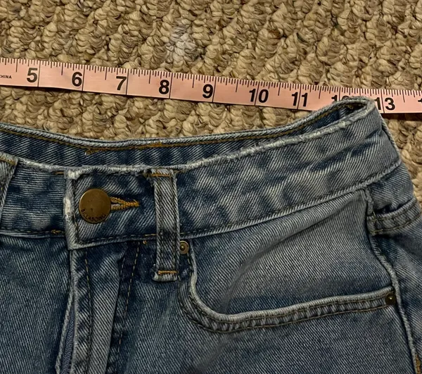 Billabong Women’s size 26 Light Blue Denim Jean Shorts - Image 8