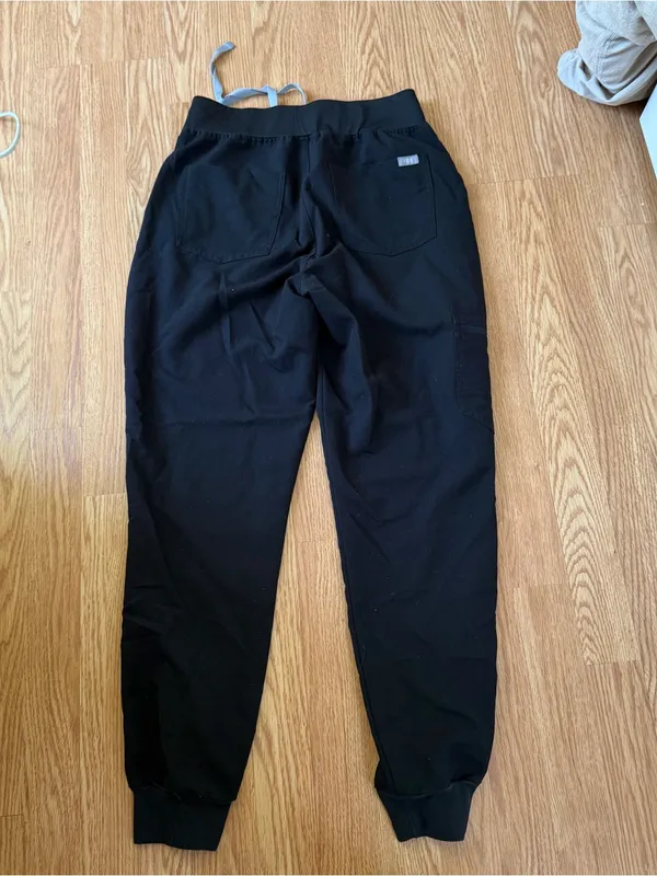 FIGS Zamora Jogger Scrub Pant & Catarina Top - Image 5