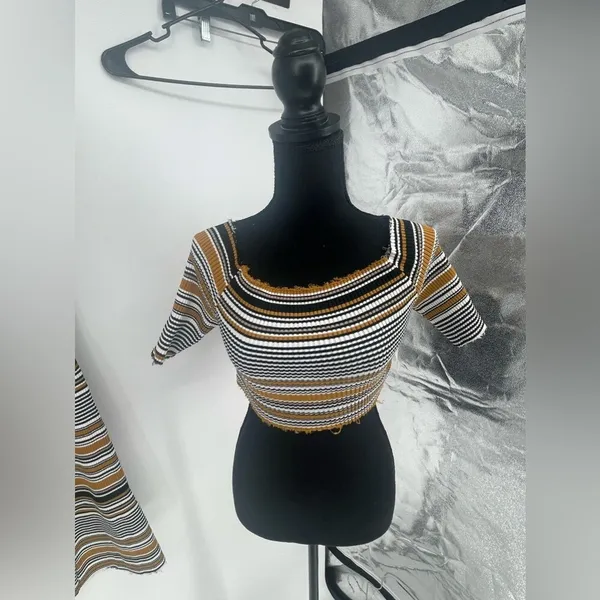 Better be, striped crop and pants, two-piece outfit,‎ sweater set size large - Image 3