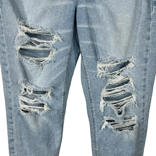 American Eagle SZ 8 Highest Rise Mom Jeans Distressed Rips Chewed Hem Light Wash - Image 3