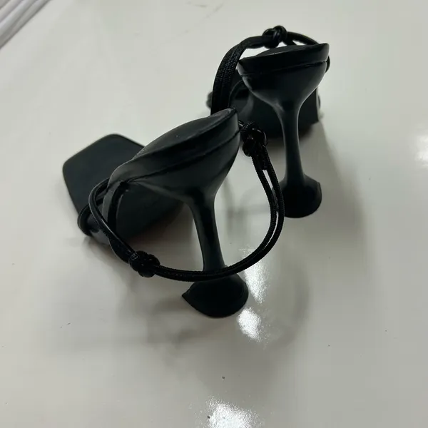 Halston black pumps! 71/2 Fashionable!--these are a must 4 fashion! Heels hot!! - Image 3