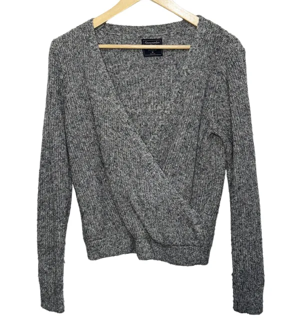 Abercrombie & Fitch Gray Ribbed Knit Long Sleeve Wrap V-Neck Sweater Size Medium - Image 3