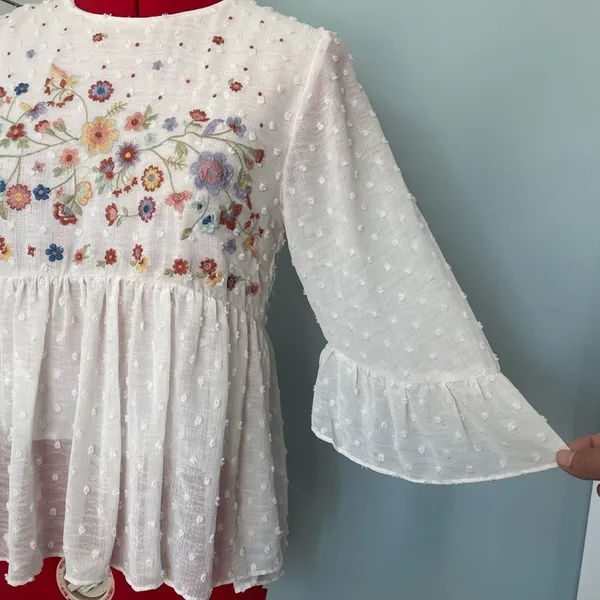 Francesca’s Bell Sleeves Floral Embroidered Dots Top Sz M - Image 4