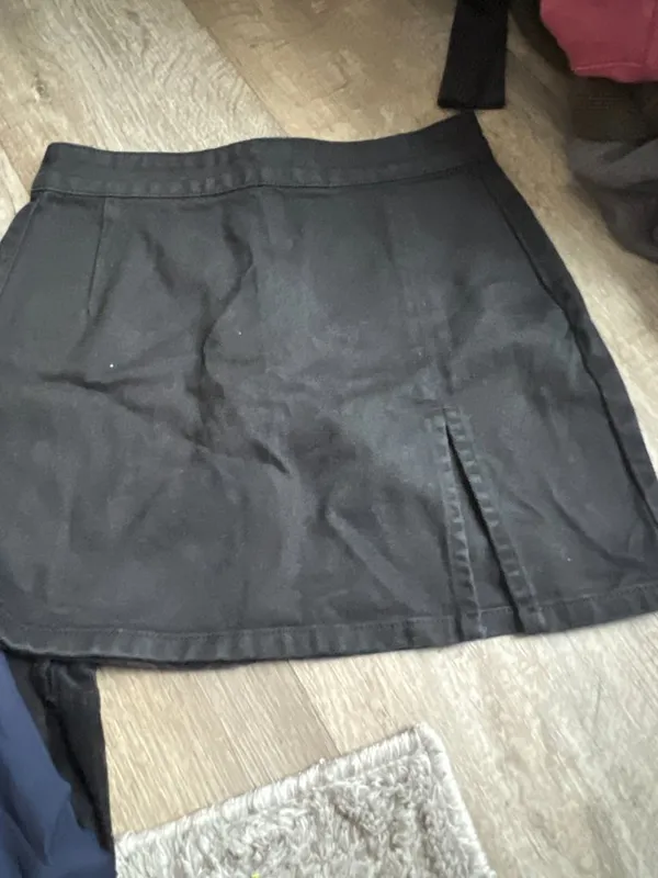 Lioness small black mini skirt - Image 3
