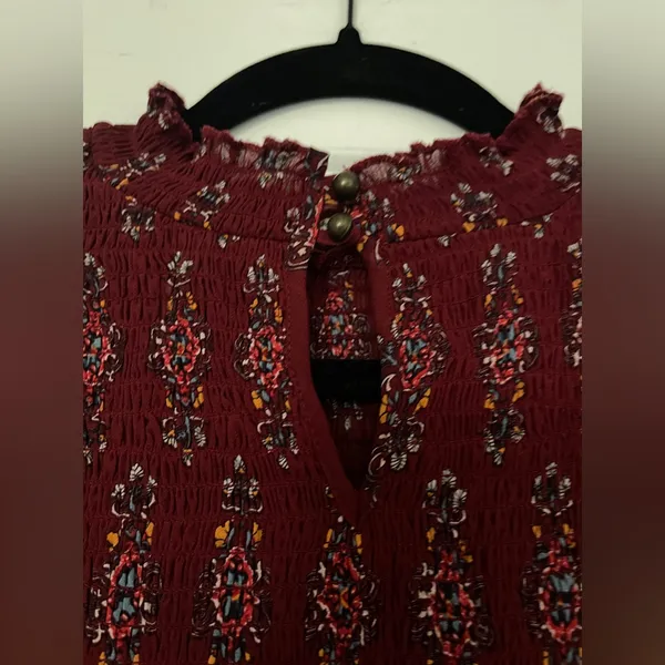 Xhilaration Burgundy Patterned Chiffon Blouse Medium - Image 6