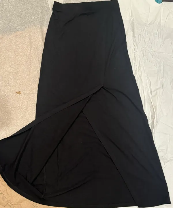 Black Slit Maxi Skirt Slits 4 - Image 2