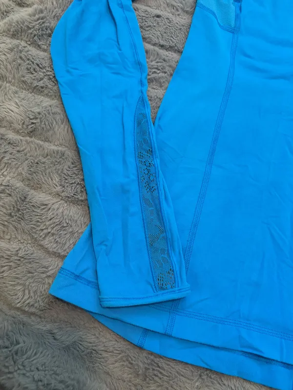 Lululemon Blue Long Sleeve Mock Neck Pullover Size 6 Thumbholes Mesh Panels - Image 6
