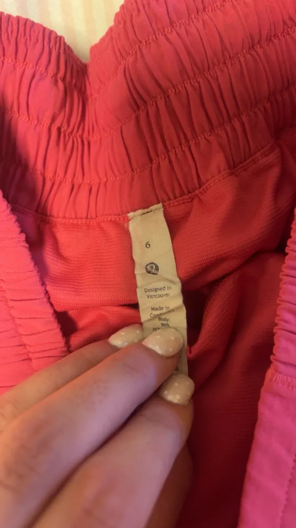 Lululemon Hotty Hot 4" - Image 2