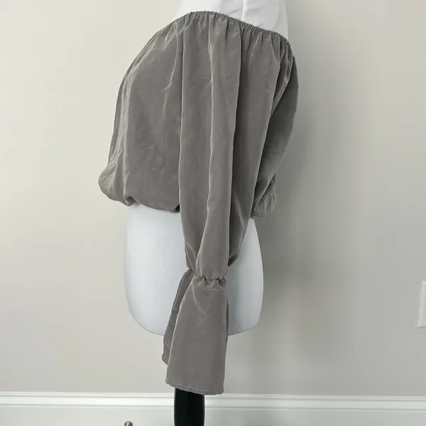 Everly Grey Off The‎ Shoulder Crop Top Sz S - Image 4
