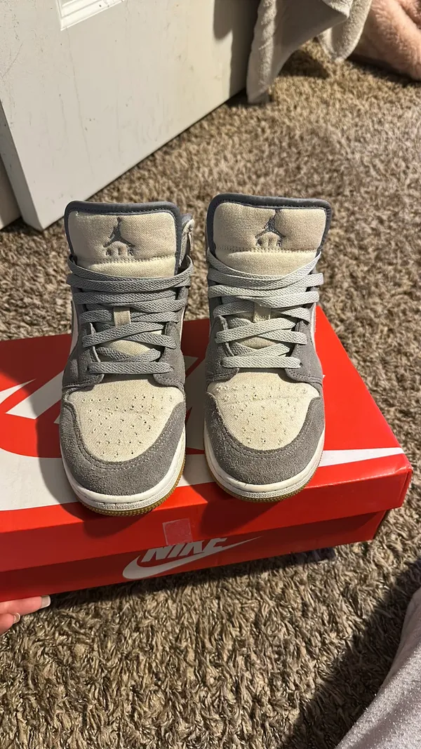 Jordan 1 Mid SE - Image 3
