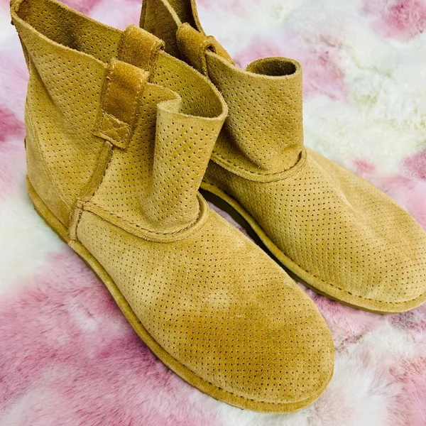 UGG Classic Unlined Mini Perf Tan Suede Ankle Boots 1016852 Size 7‎ Womens - Image 3