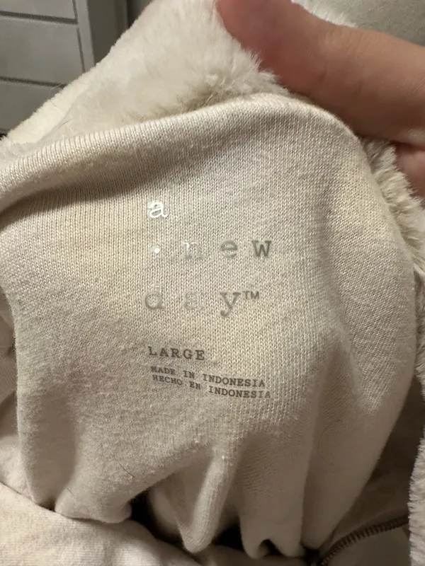 Target Cream sweater - Image 4