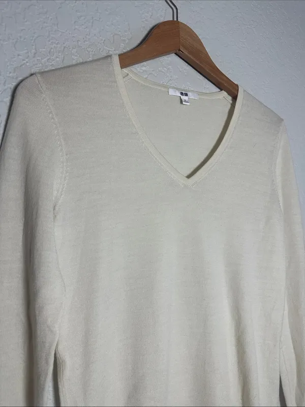 Uniqlo V-Neck Merino Wool Sweater Eggshell Ivory Cream Minimalist Preppy - Image 2