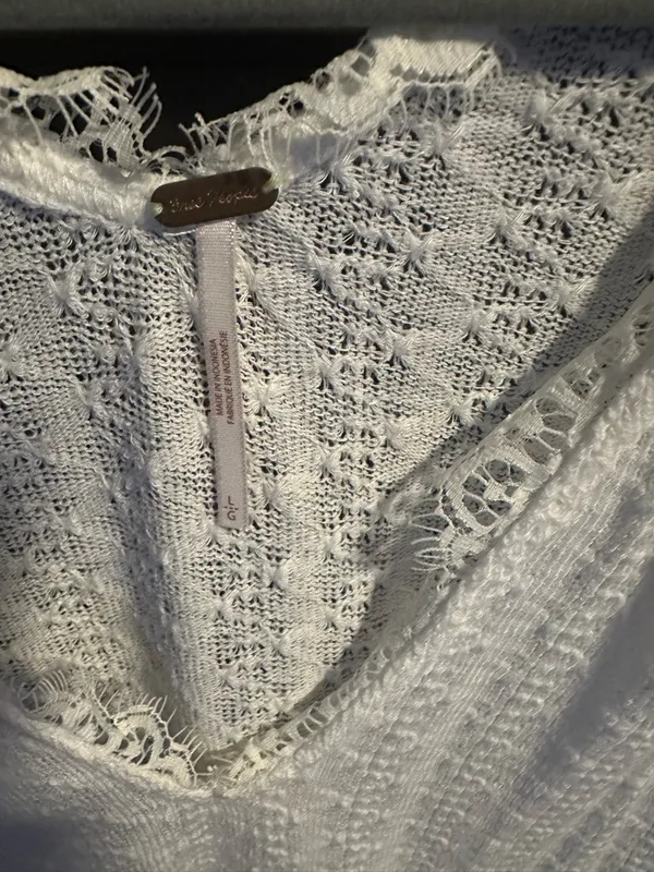 Free People Dream Girl pointelle white Large sweater full sleeve lace neck $135 - Image 4
