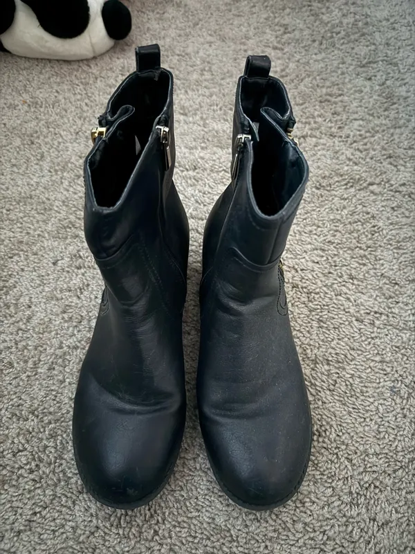 Black boots Size 8 - Image 2