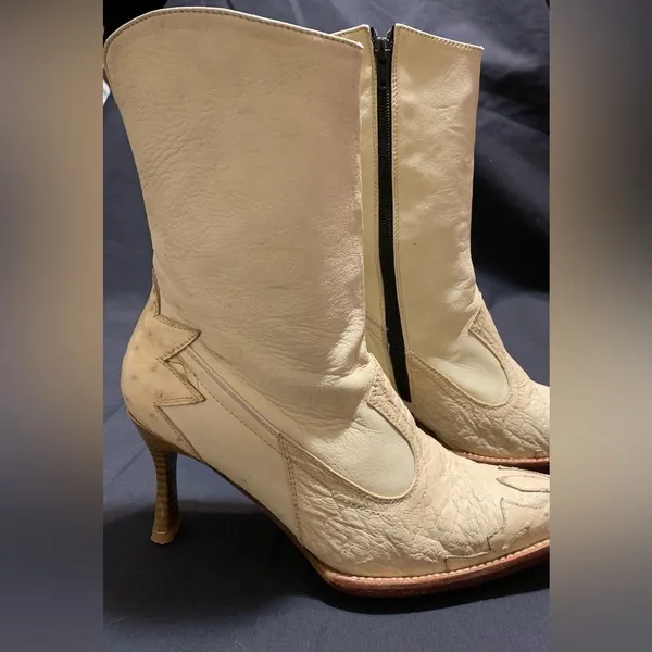 Women’s Mid Calf Heeled Cream color Western Boots approximate size 9/9.5 - Image 3