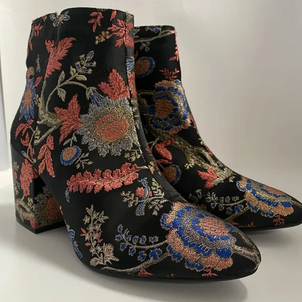 Target Women's Colorful Embroidered Floral Ankle Zip Bootie Boots Size 10 - Image 6