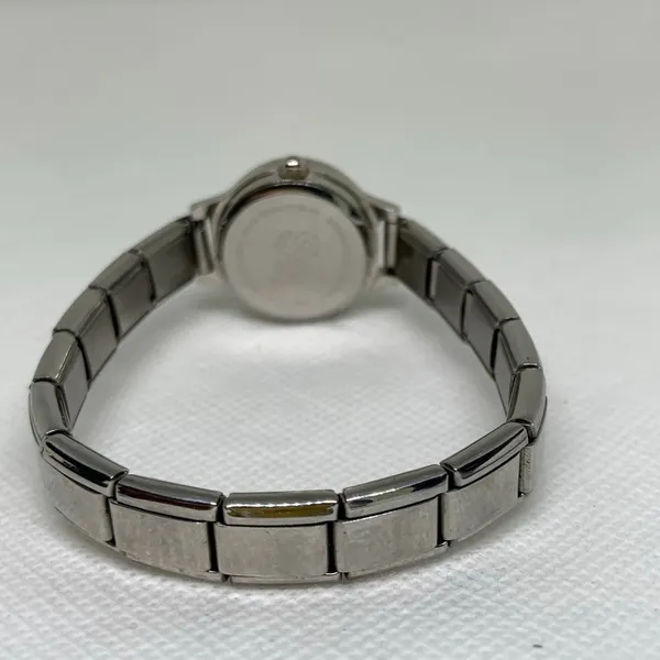 Women’s quartz analog watch 22mm round case stretch band size 6.5” running - Image 3