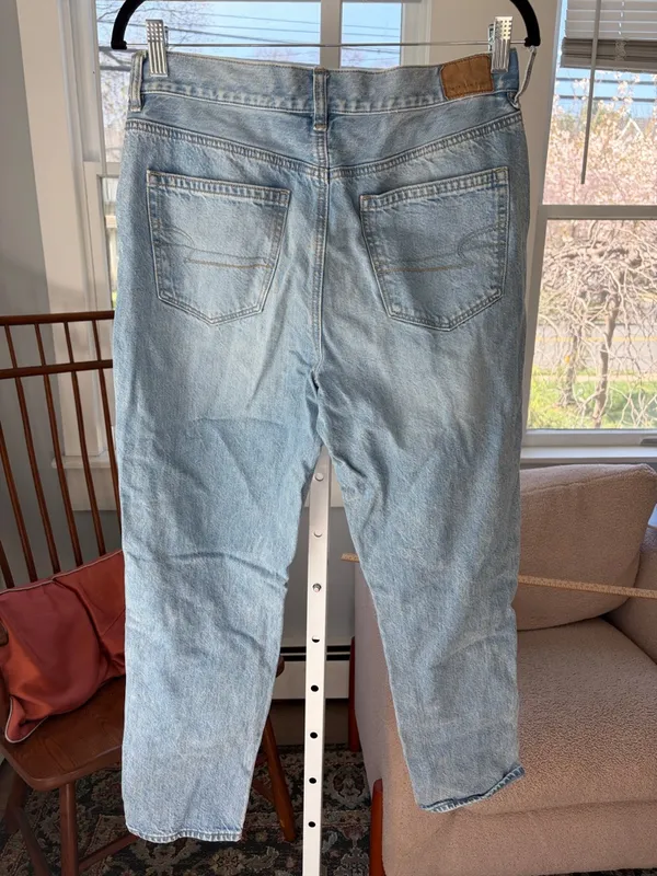 American Eagle Distressed Mom Jeans Size 10 Vintage Wash - Image 4