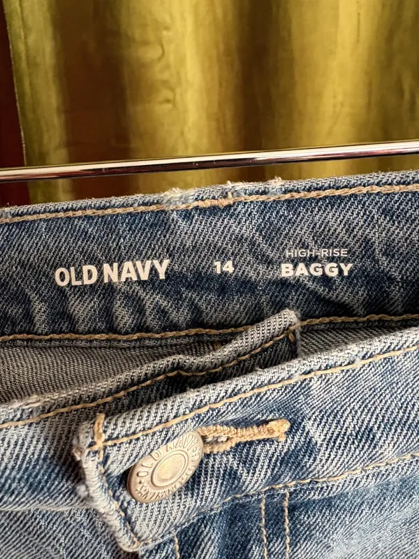Old Navy High-Rise Baggy Shorts Denim - Image 2