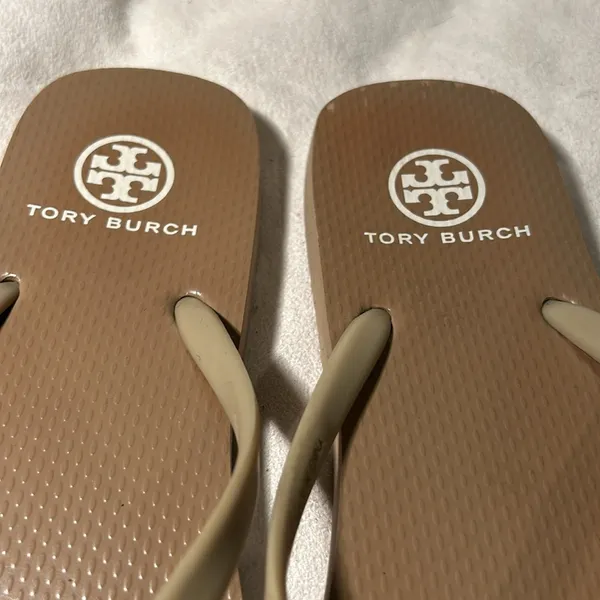 Tory Burch Thong Wedge Sandals for Women size 8/8.5. Tan color - Image 5