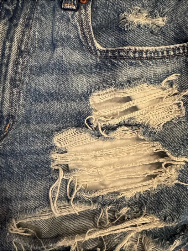 American Eagle Curvy ’90s Boyfriend Distressed Denim Shorts – Size 12 - Image 3
