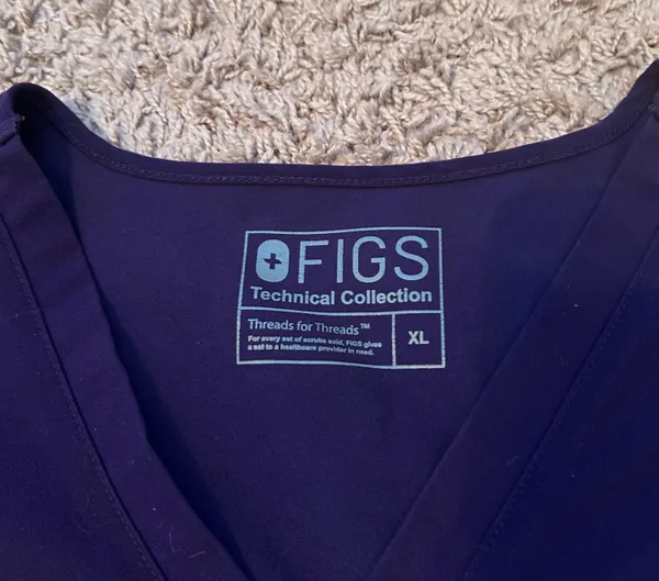 FIGS Catarina One-Pocket Scrub Top - Image 5