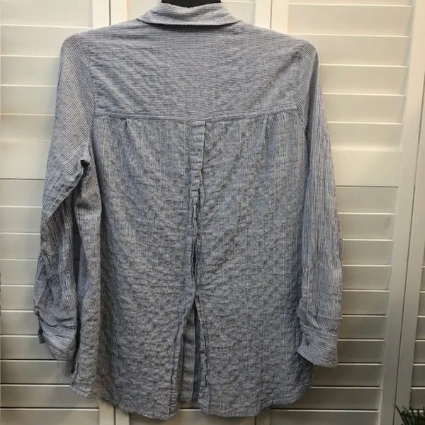 Free People Button Down Striped Seer Sucker Blouse Sz. M‎ - Image 2