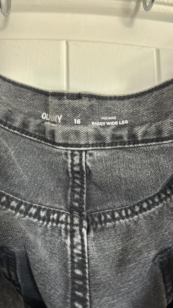Old navy jeans - Image 2