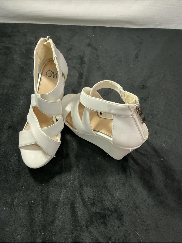 Women's size 6 White Strappy Wedge Sandals - Image 3
