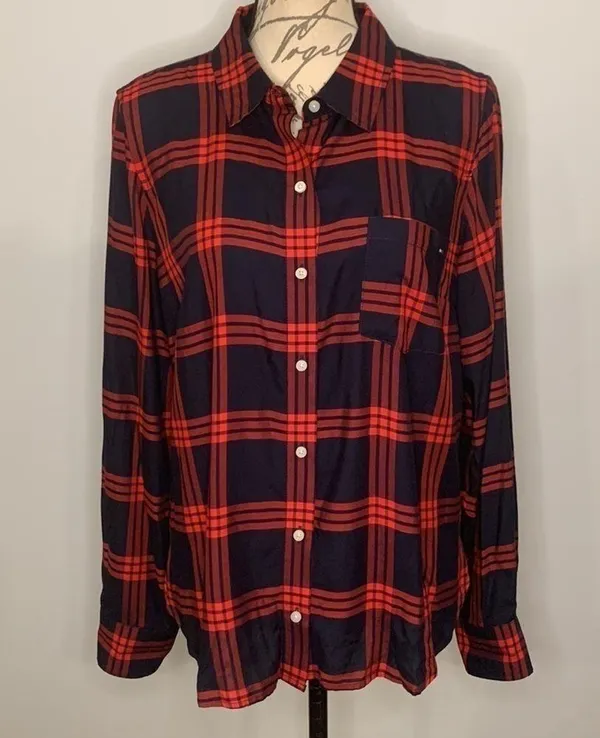 Tommy Hilfiger NWOT plaid roll tab button front shirt M - Image 4