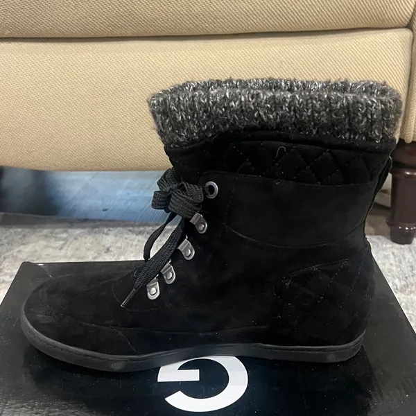 Ladies Guess Boots with Box - Image 5