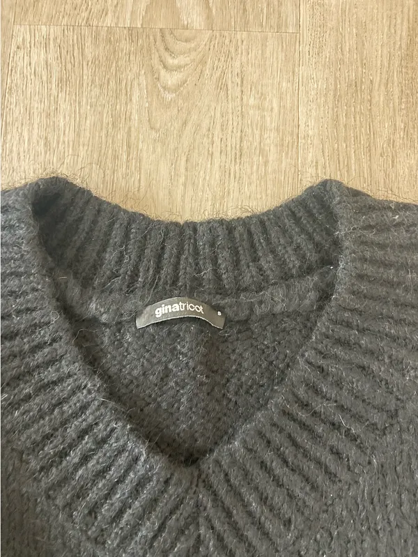 Gina Tricot Cropped Sweater - Image 3