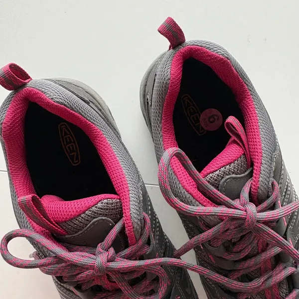 KEEN Womens Hiking Shoes‎ Dark Grey Berry Pink Low Top Trail Sneakers Size 9 - Image 4