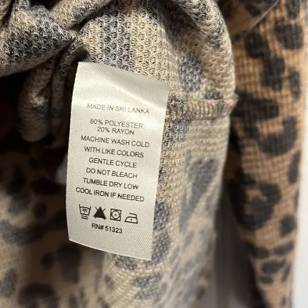 Vince Camuto leopard print cowl neck long sleeve top - Image 4