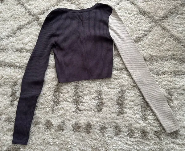 Cropped Long Sleeve - Image 2