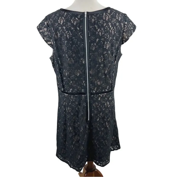 R&K Black Floral Lace Fit and Flare Cap Sleeve Dress Satin Trim Size 18 - Image 2