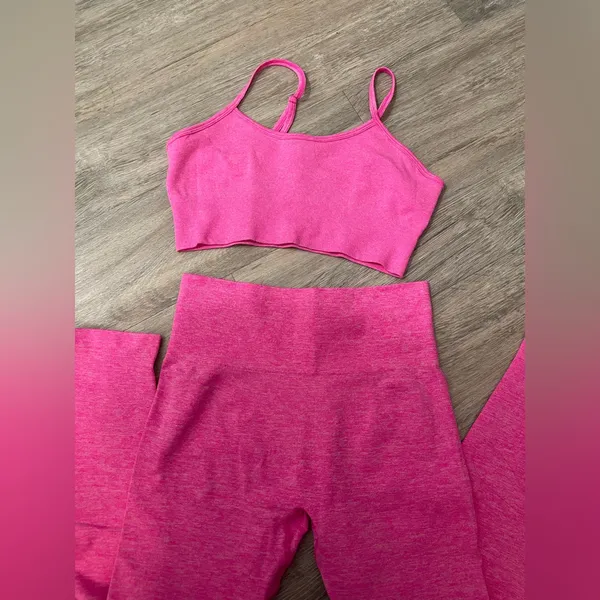 Nwot Hot Pink Sport Yoga Set Top And Leggings M - Image 5