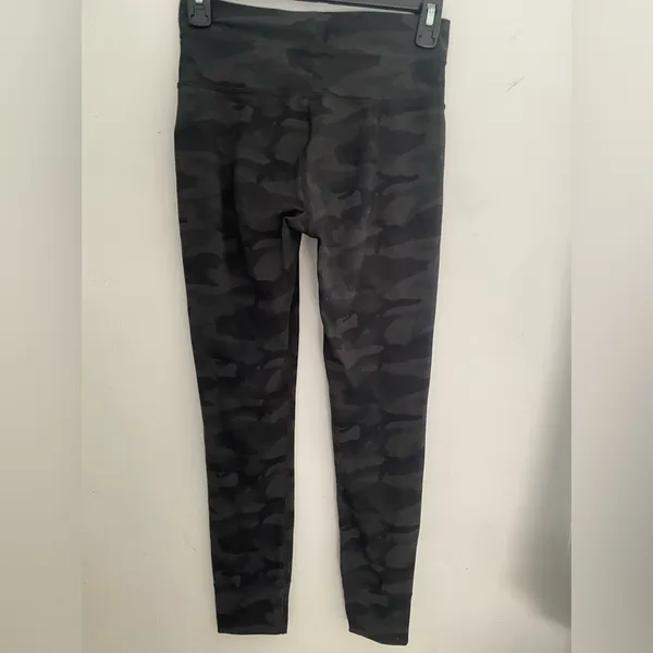 Vuori Dark green Camouflage Leggings size S - Image 9