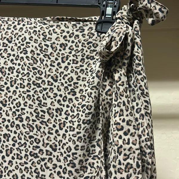 Abercrombie and Fitch Cheetah Wrap Skirt Med - Image 2