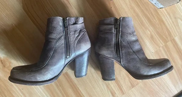 Super Cute Isla Brown Driftwood Boots - Sz 8 - Image 5