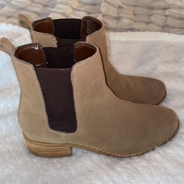 Gap Chelse Booties size 6 - Image 3