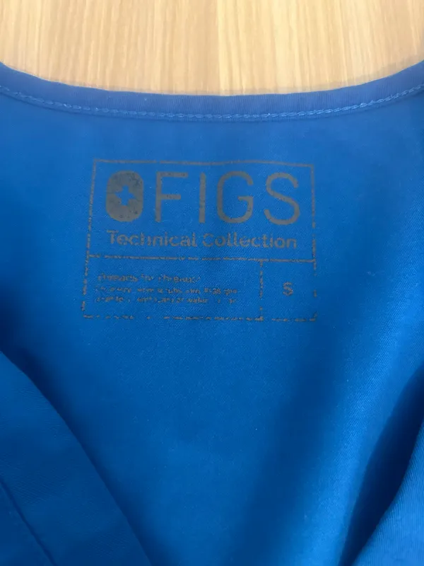 FIGS Casma™ Three-Pocket Scrub Top - Image 6