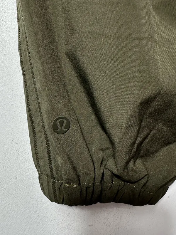 Lululemon Keep It‎ Classic Crop 23” Dark Olive Jogger Pants Women’s Size 4 - Image 7