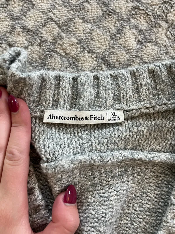 Abercrombie Gray Sweater - Image 4