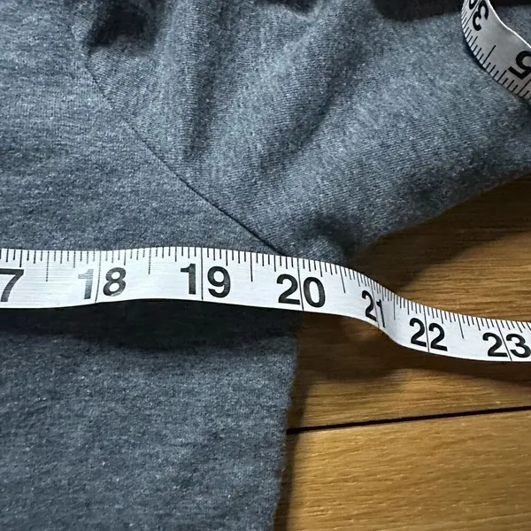 Gymshark cropped hoodie medium gray - Image 3