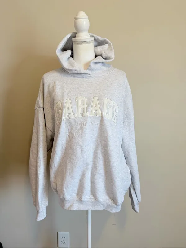 NWOT Garage Ultra Fleece oversized hoodie with pockets size s/m gray/snow white - Image 9